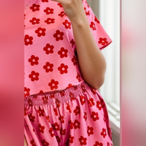 Flower Round Neck Top and Shorts Lounge Set. Hit The Like ♡ Button For SALE!! - Picture 3 of 4